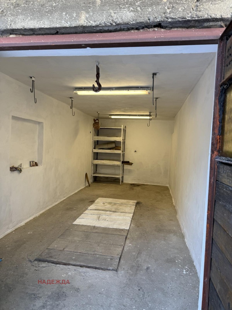 Дава под наем ГАРАЖ, ПАРКОМЯСТО, гр. Плевен, Широк център