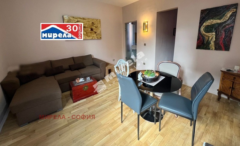 Zu vermieten  1 Schlafzimmer Sofia , Zentar , 50 qm | 27747902