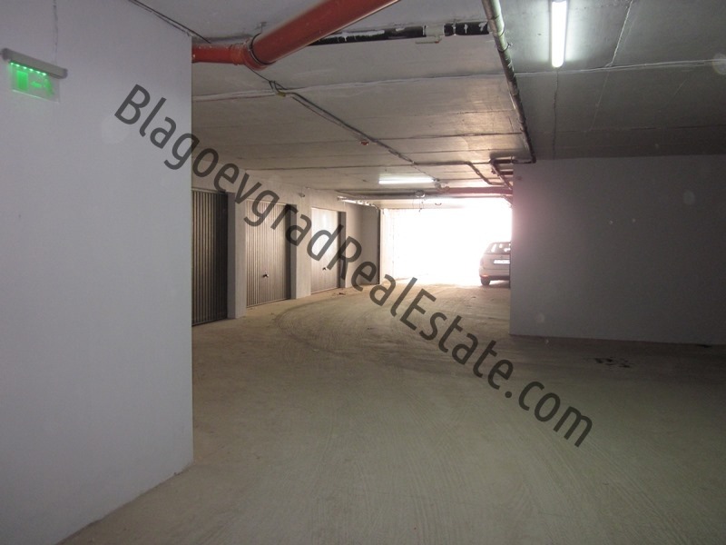 Дава под наем ГАРАЖ, ПАРКОМЯСТО, гр. Благоевград, Широк център, снимка 6 - Гаражи и паркоместа - 52935307