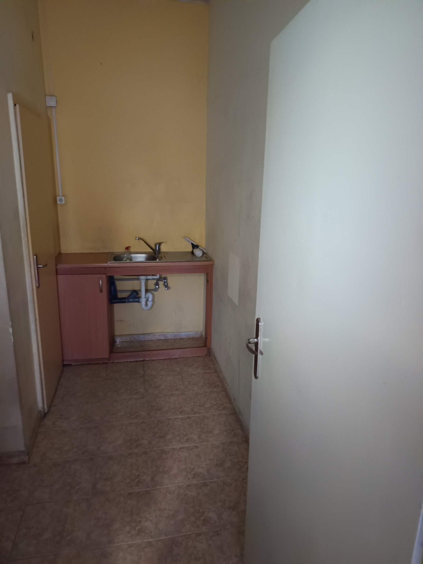 Дава под наем МАГАЗИН, гр. София, Стрелбище, снимка 5 - Магазини - 56329497