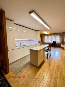 Дава под наем  4-стаен, град София