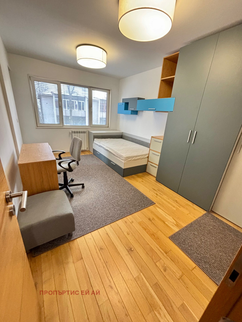 Дава под наем 4-СТАЕН, гр. София, Изгрев, снимка 14 - Апартаменти - 53355333