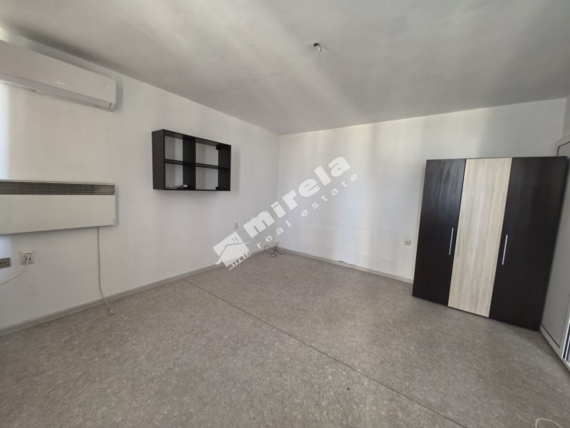 В оренду  Студія Ямбол , Център , 45 кв.м | 80015759