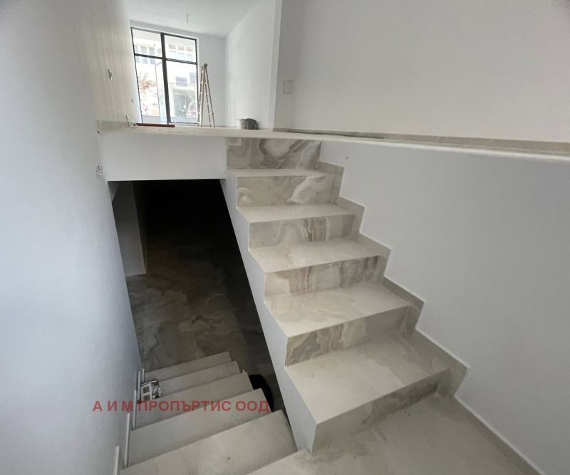 Дава под наем МАГАЗИН, гр. Благоевград, Идеален център, снимка 5 - Магазини - 52161602