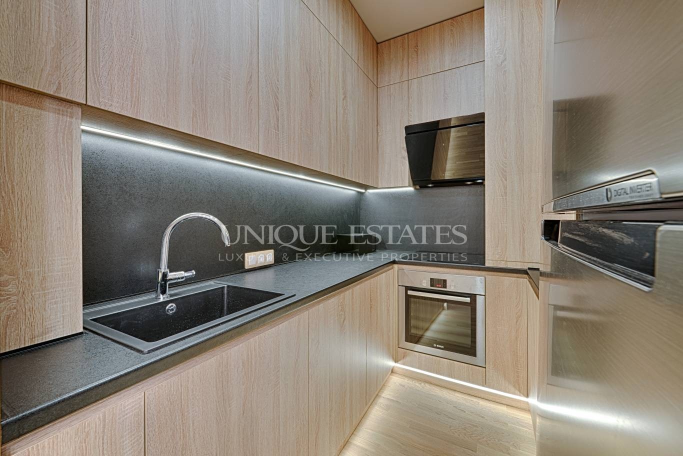 Дава под наем 3-СТАЕН, гр. София, Център, снимка 8 - Апартаменти - 53627411