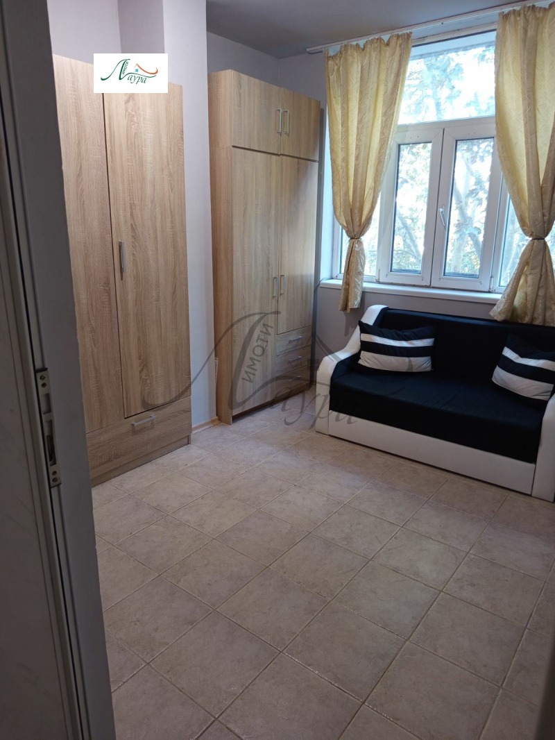 Издаје се  1 спаваћа соба Шумен , Добруджански , 62 м2 | 43866296