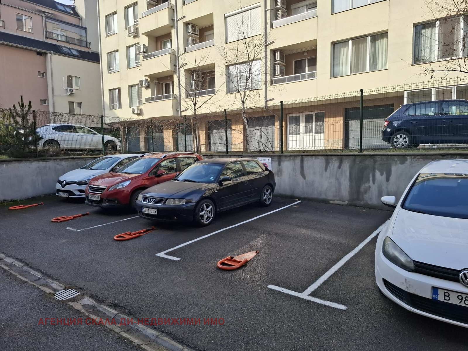 Дава под наем ГАРАЖ, ПАРКОМЯСТО, гр. София, Дървеница