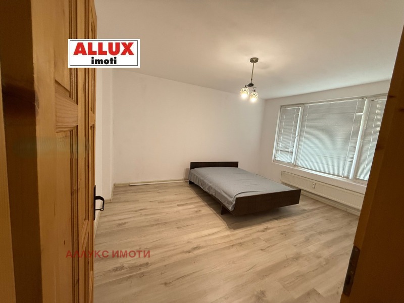 De inchiriat  1 dormitor Ruse , Vâzrajdane , 65 mp | 31567212 - imagine [8]