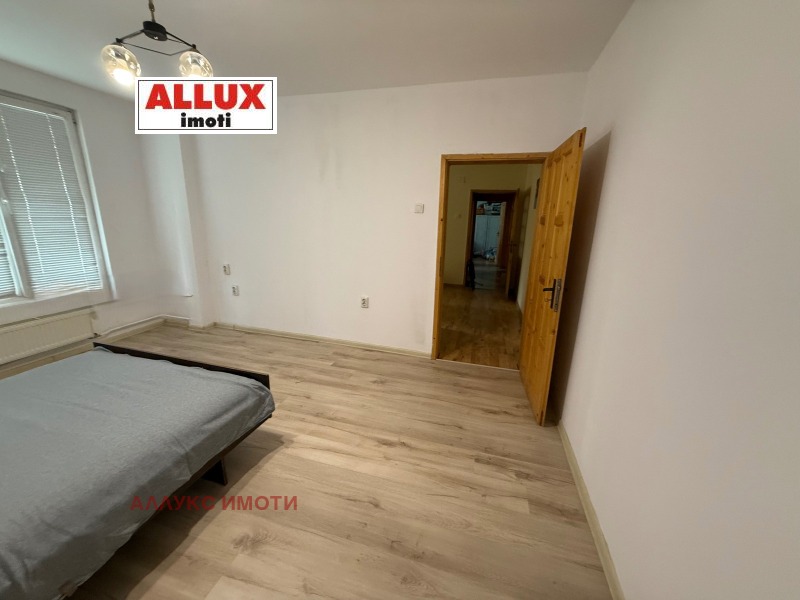 De inchiriat  1 dormitor Ruse , Vâzrajdane , 65 mp | 31567212 - imagine [9]