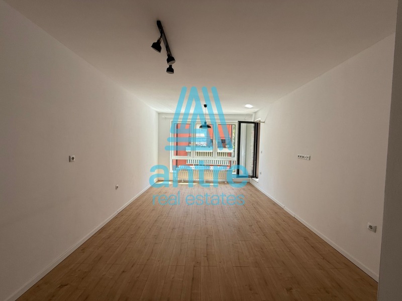 Дава под нем  2-стаен, град София, Център •  500 EUR • ID 46183259 — holmes.bg - [1] 