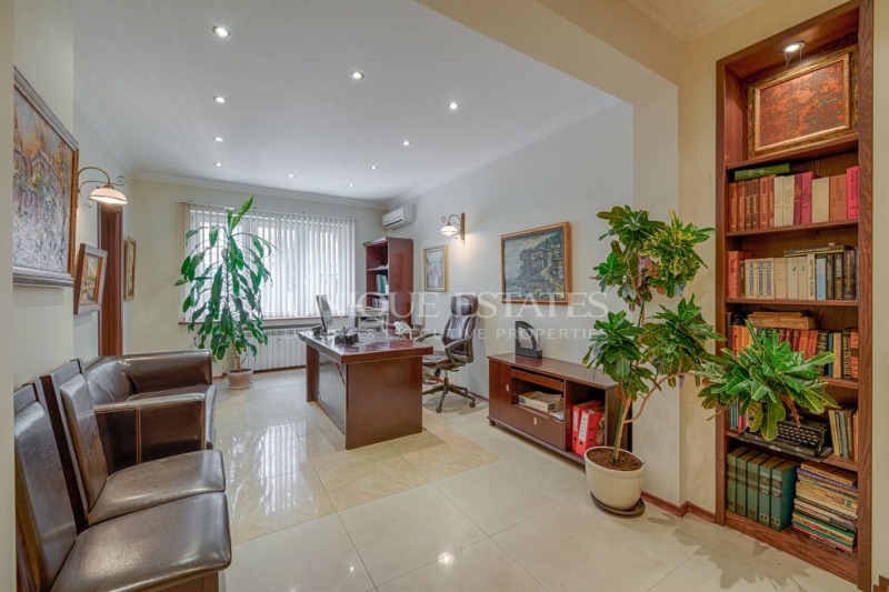 A louer  Bureau Sofia , Tsentar , 120 m² | 92676871