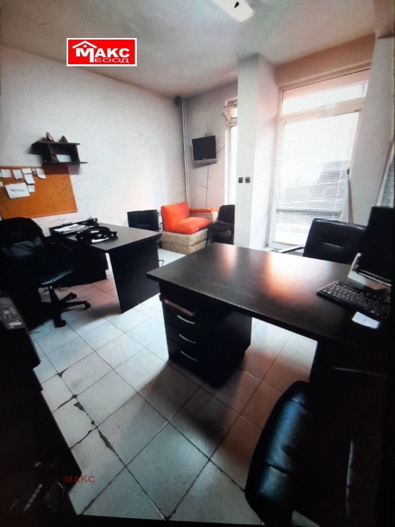 Дава под Наем ОФИС в град Перник, Център - 29 кв.м / 300 € » 586.75 лв., МАКС