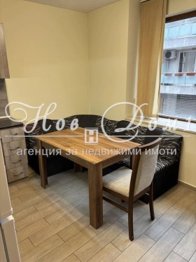 1 chambre Kolhozen pazar, Varna 1