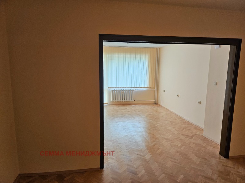 Te huur  Kantoor Sofia , Tsentar , 57 m² | 11197672 - afbeelding [12]