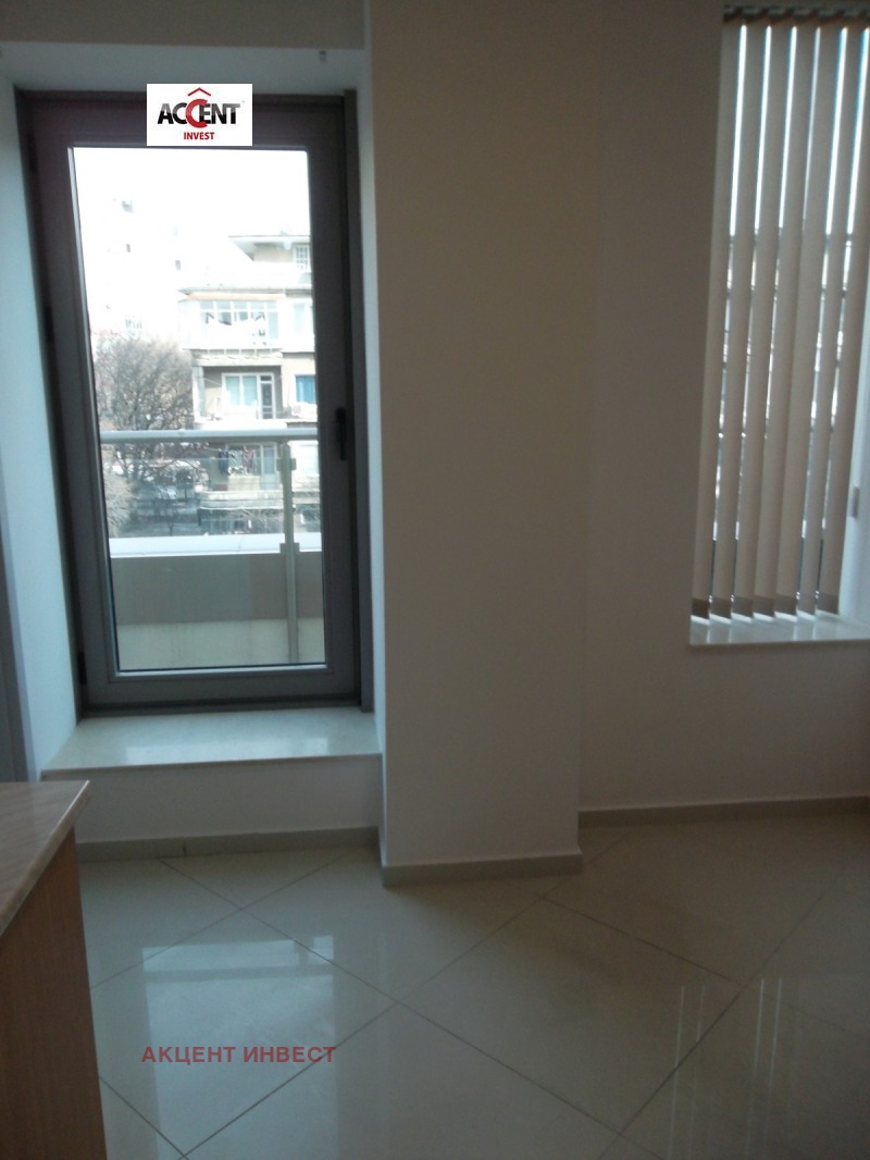 Дава под наем ОФИС, гр. Варна, Лятно кино Тракия, снимка 7 - Офиси - 52194229