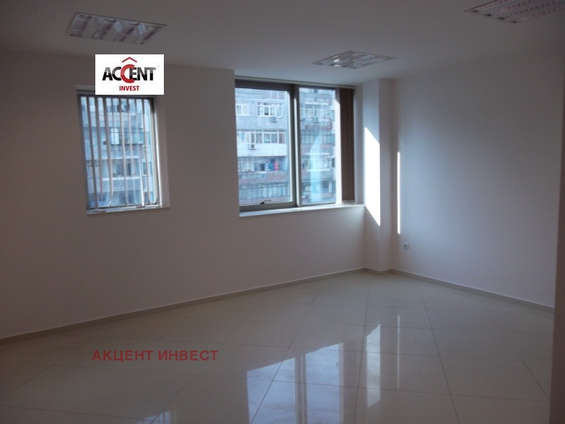 Дава под наем ОФИС, гр. Варна, Лятно кино Тракия, снимка 2 - Офиси - 52194229