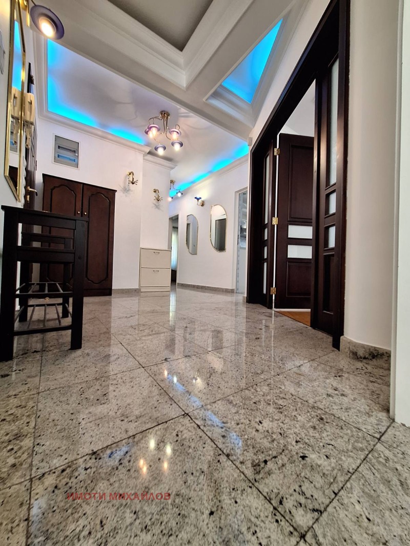 Zu vermieten  3 Schlafzimmer Sofia , Lozenez , 135 qm | 96575868