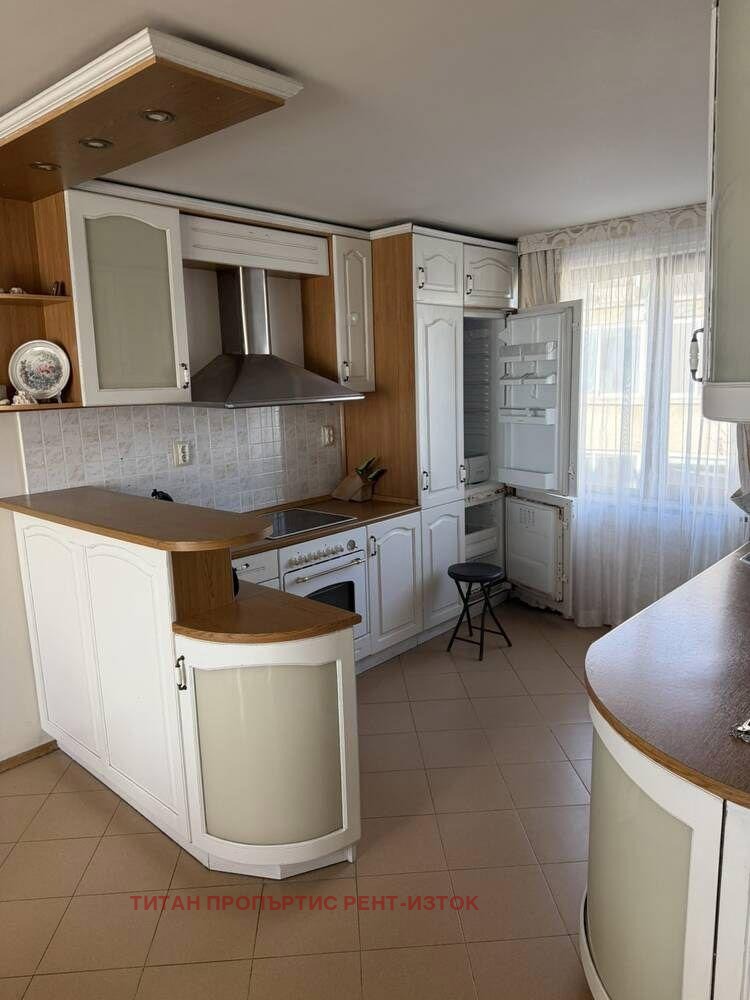 Дава под наем МНОГОСТАЕН, гр. Бургас, Център