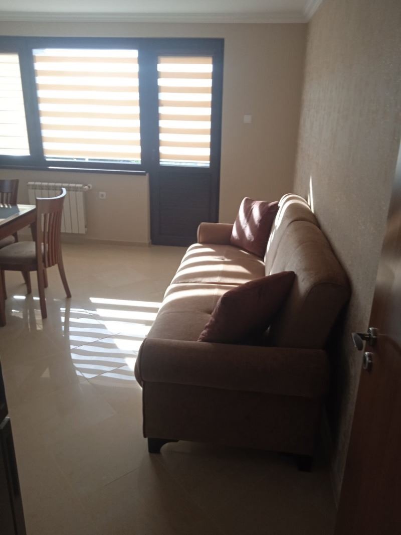 Дава под наем ЕТАЖ ОТ КЪЩА, гр. София, Требич, снимка 3 - Етаж от къща - 53171950