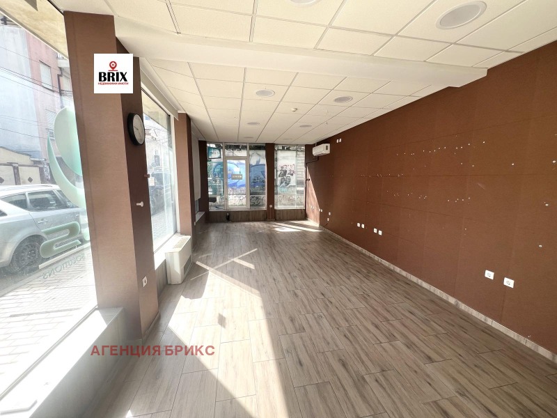 Дава под Наем ОФИС в град Русе, Център - 45 кв.м / 350 € » 684.54 лв., АГЕНЦИЯ БРИКС