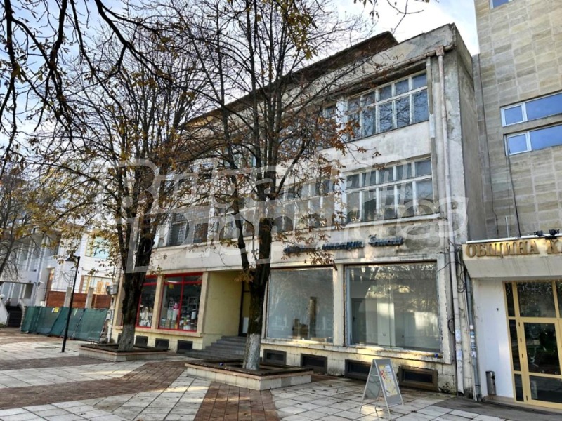 Дава под Наем ТЪРГОВСКИ КОМПЛЕКС в област Шумен, с. Каспичан - 788 кв.м / При запитване, БЪЛГЕРИАН ПРОПЕРТИС