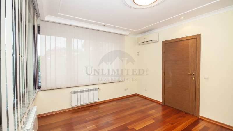 För uthyrning  Hus Sofia , Centar , 647 kvm | 89855561 - bild [13]