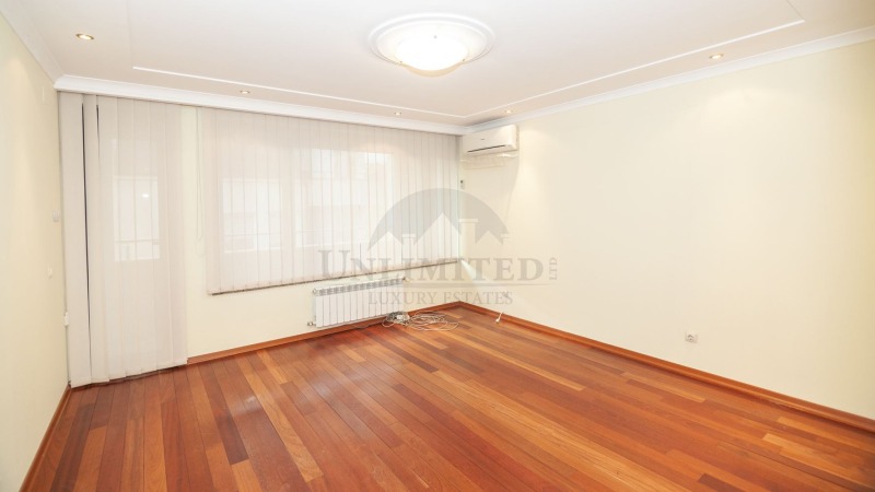 För uthyrning  Hus Sofia , Centar , 647 kvm | 89855561 - bild [10]