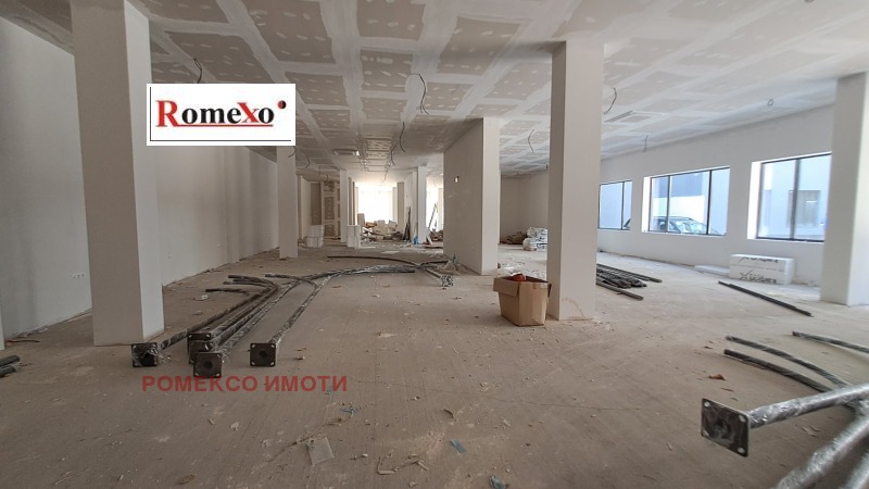 Дава под Наем МАГАЗИН в град Пловдив, Център - 565 кв.м / 6 770 € » 13 240.97 лв., РОМЕКСО ИМОТИ