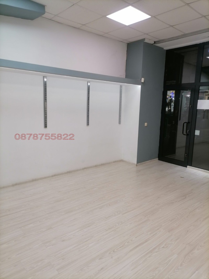 Дава под наем МАГАЗИН, гр. Благоевград, Идеален център, снимка 4 - Магазини - 53033550