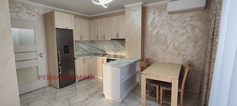 A louer  2 chambres Varna , Vazrajdane 1 , 100 m² | 28473671