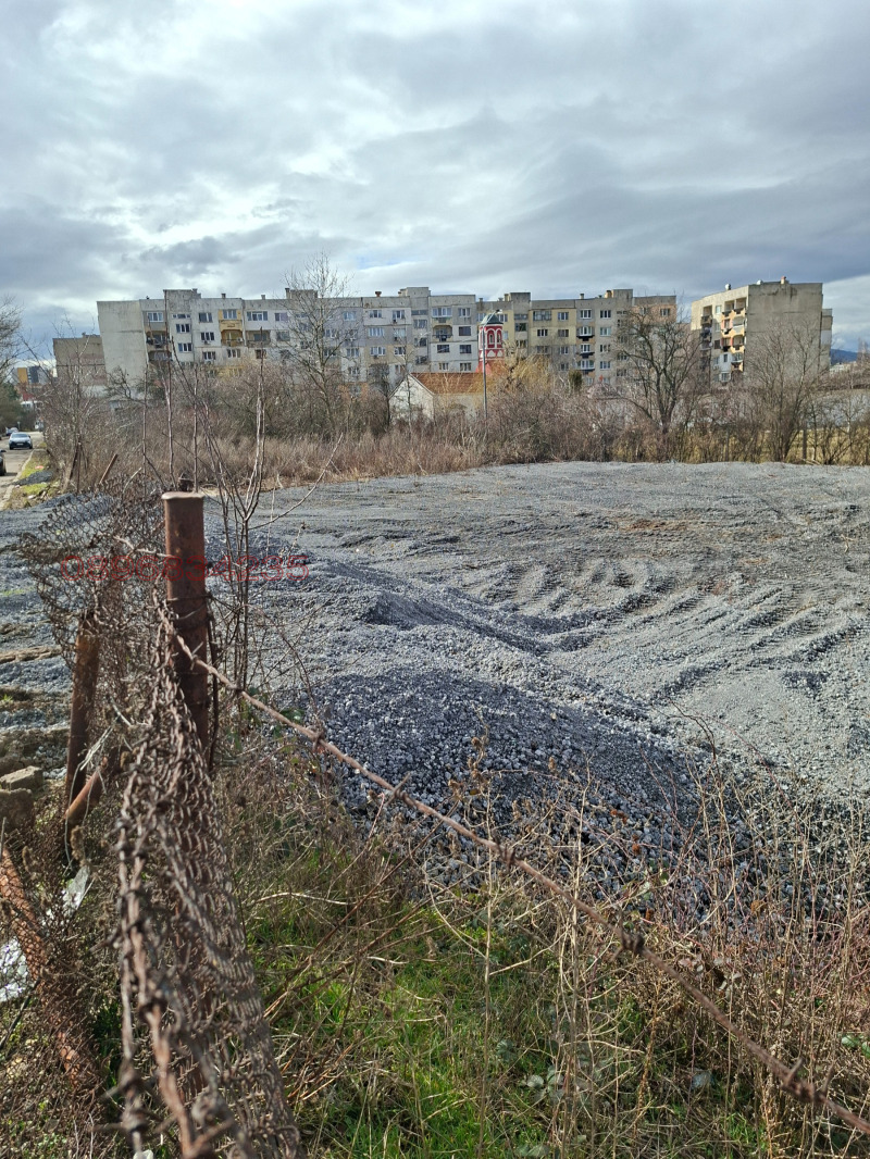 Дава под наем МЯСТО, гр. Перник, Изток, снимка 3 - Парцели - 53482247