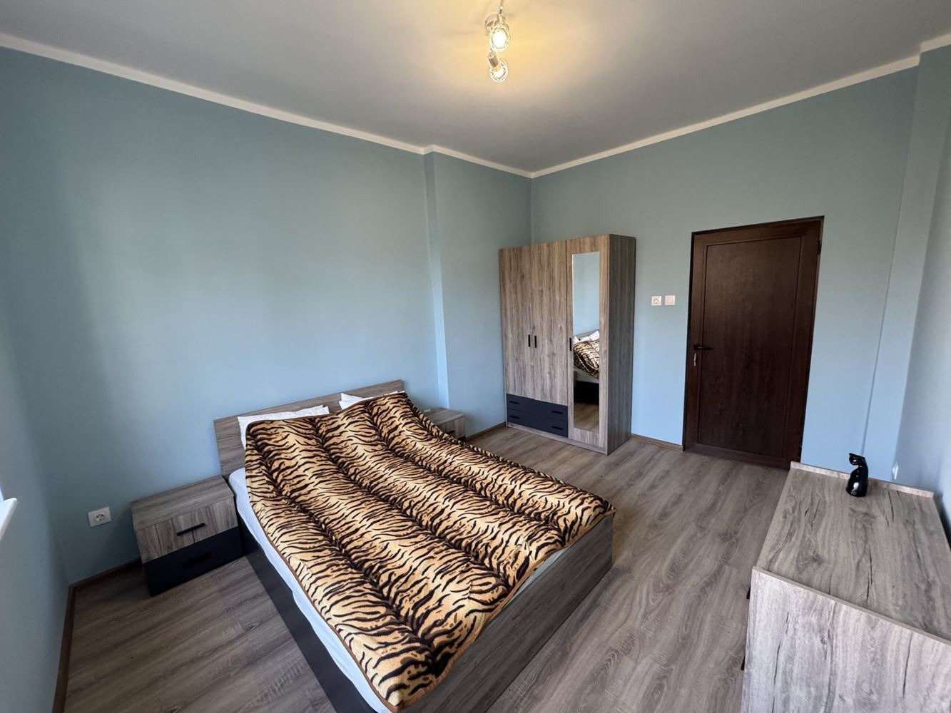 Дава под наем 3-СТАЕН, гр. София, Център, снимка 2 - Апартаменти - 52708757