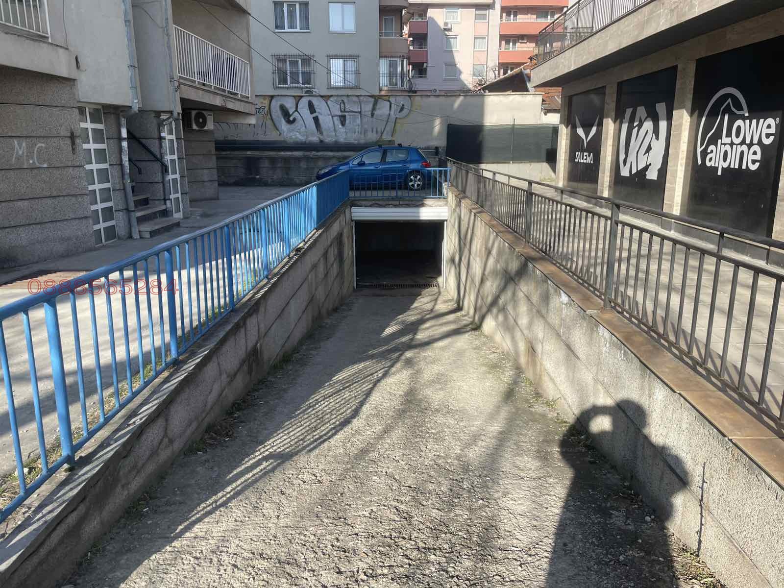 Дава под наем ГАРАЖ, ПАРКОМЯСТО, гр. София, Хладилника, снимка 4 - Гаражи и паркоместа - 53896486