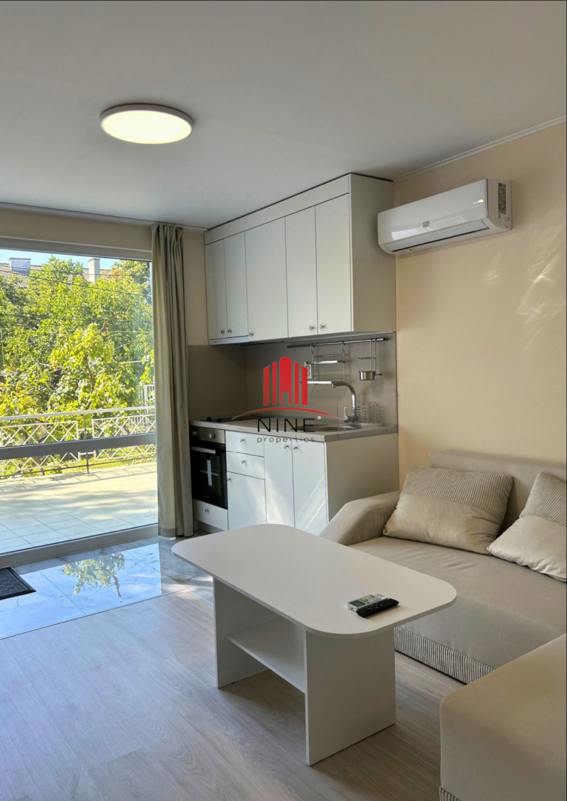 Kiadó  Stúdió Sofia , Bankja , 35 négyzetméter | 80412293