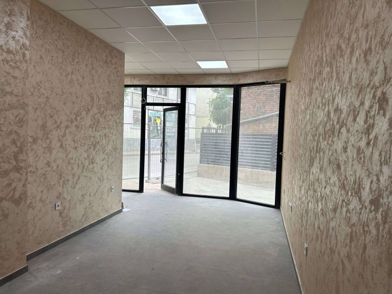 För uthyrning  affär Haskovo , Ljuben Karavelov , 39 kvm | 90338504 - bild [3]