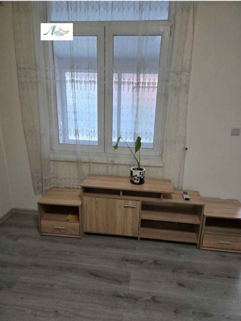 Дава под наем КЪЩА, гр. Шумен, Болницата, снимка 3 - Къщи - 53127950