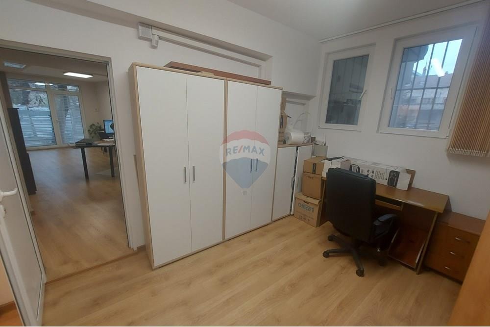 Дава под наем ОФИС, гр. Варна, ЖП Гара, снимка 9 - Офиси - 54330272