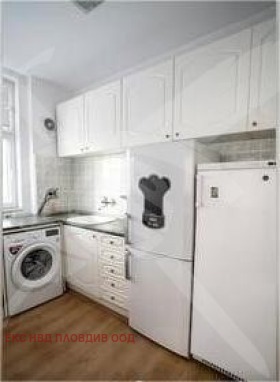 Дава под наем ЕТАЖ ОТ КЪЩА, гр. Пловдив, Център, снимка 3 - Етаж от къща - 53985342