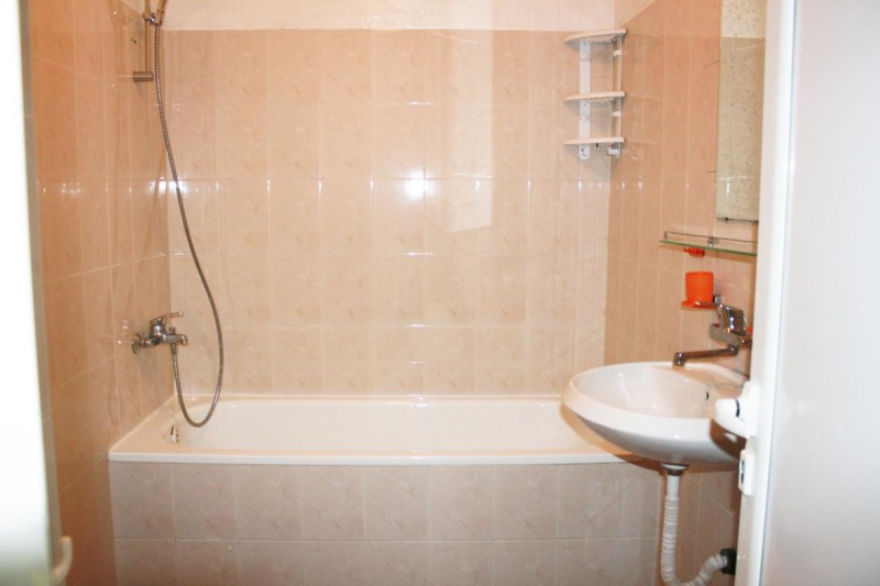 Дава под наем 3-СТАЕН, гр. София, Света Троица, снимка 8 - Апартаменти - 52360043