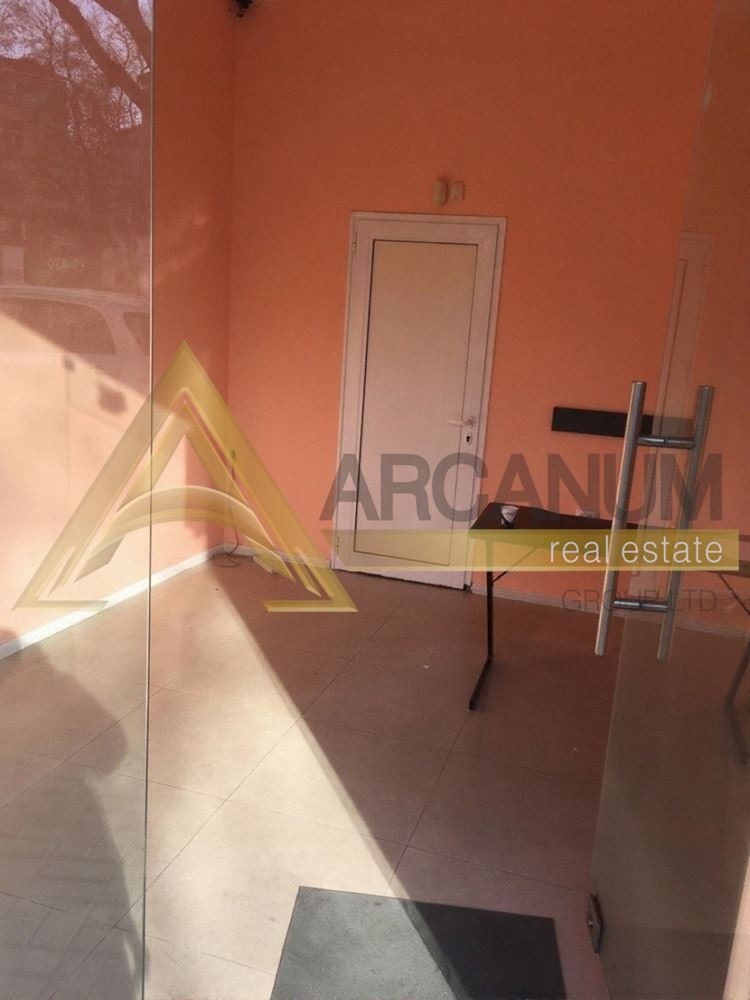 Дава под наем МАГАЗИН, гр. Варна, Център, снимка 2 - Магазини - 52473642