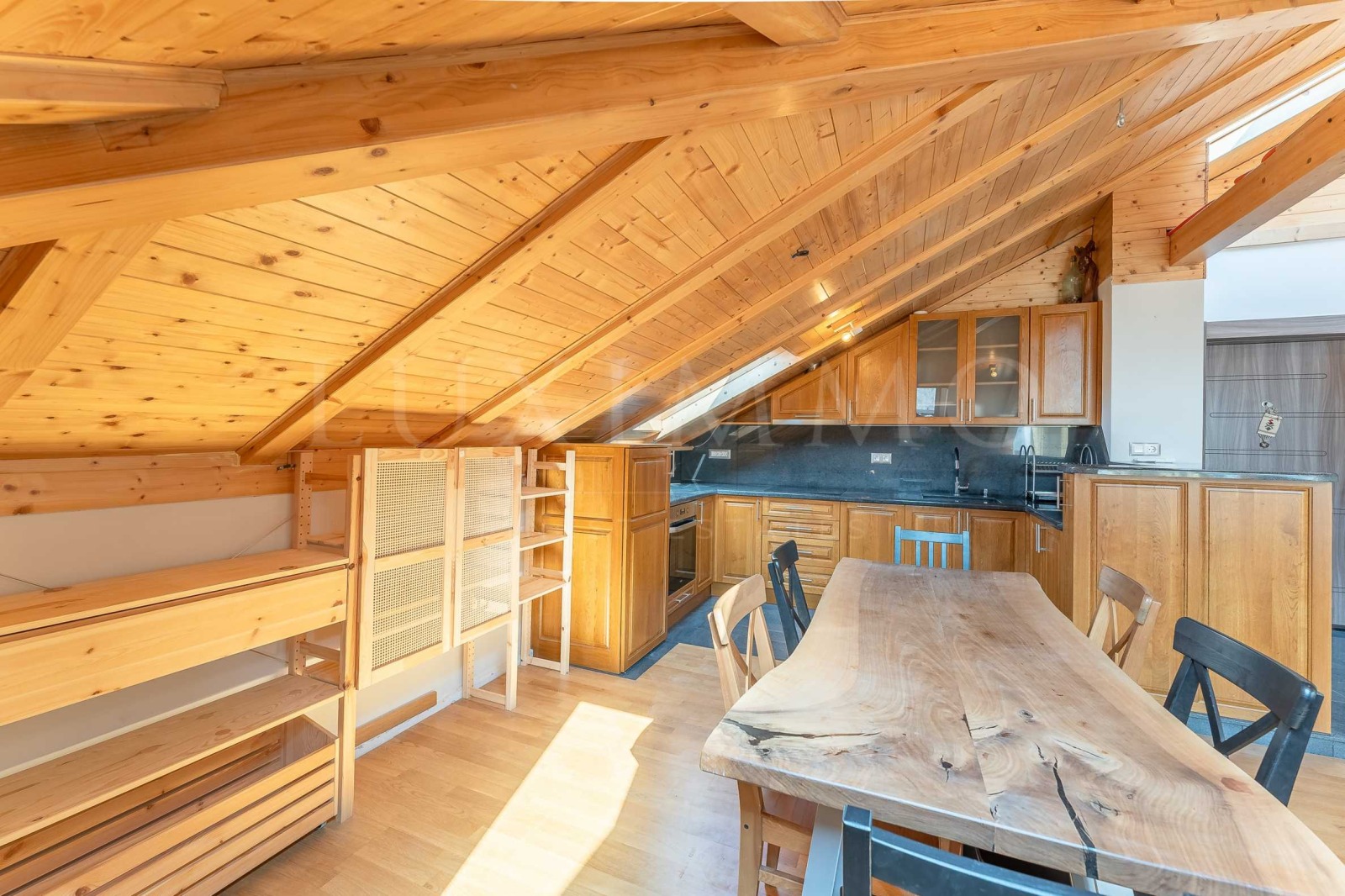 Дава под наем 2-СТАЕН, гр. София, Лозенец