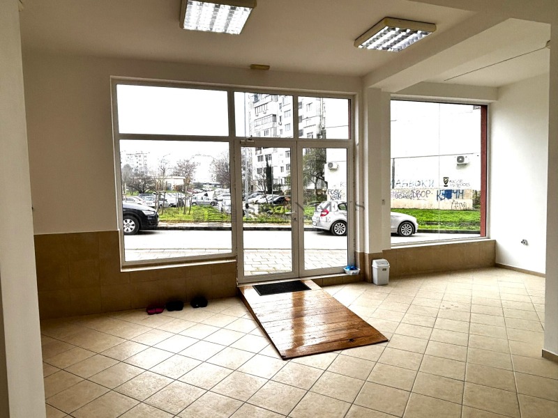 Дава под Наем МАГАЗИН в град Варна, Владислав Варненчик 2 - 125 кв.м / 1 200 € » 2 347.00 лв., СЕДЕМ КЛЮЧА НЕДВИЖИМИ ИМОТИ