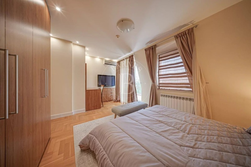 Издаје се  2 спаваће собе Софија , Центар , 156 м2 | 64049148 - слика [14]
