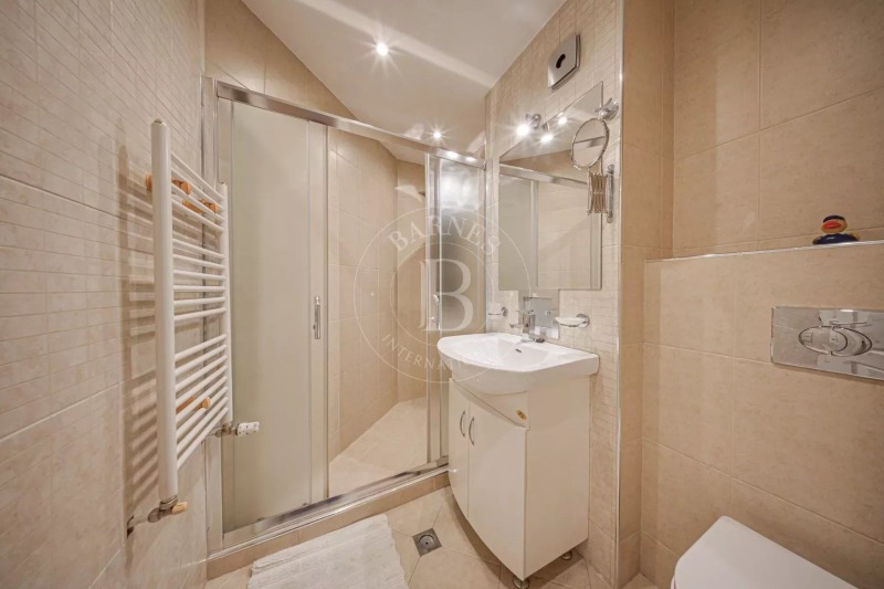 Издаје се  2 спаваће собе Софија , Центар , 156 м2 | 64049148 - слика [16]
