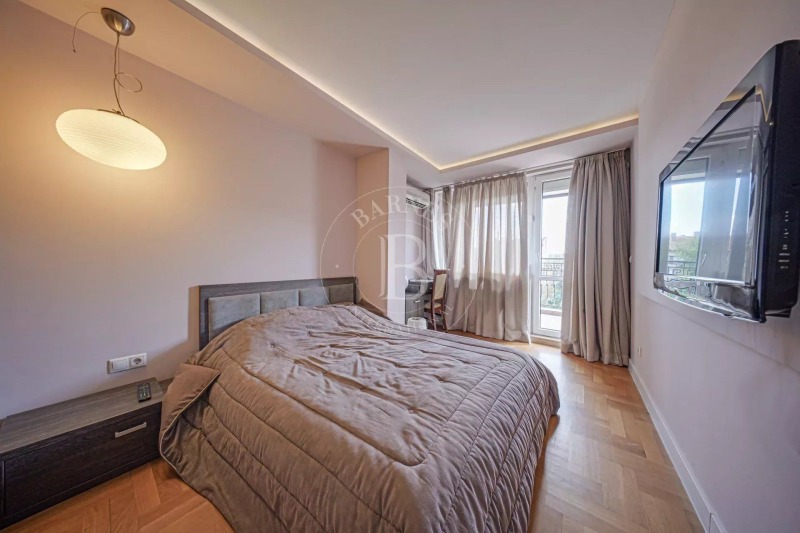 Издаје се  2 спаваће собе Софија , Центар , 156 м2 | 64049148 - слика [9]