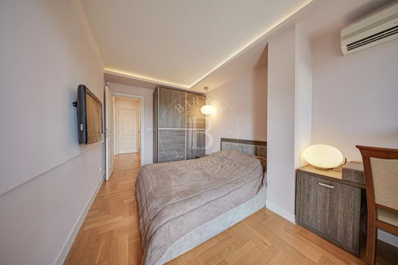 Издаје се  2 спаваће собе Софија , Центар , 156 м2 | 64049148 - слика [10]