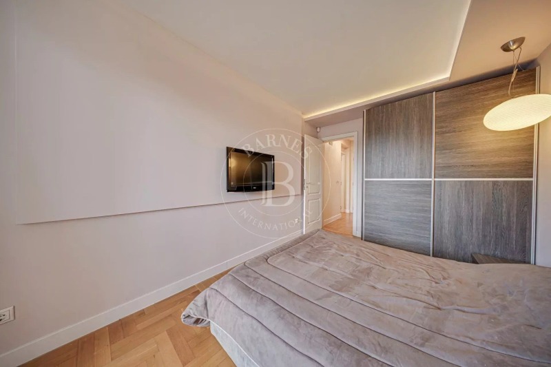 Издаје се  2 спаваће собе Софија , Центар , 156 м2 | 64049148 - слика [11]