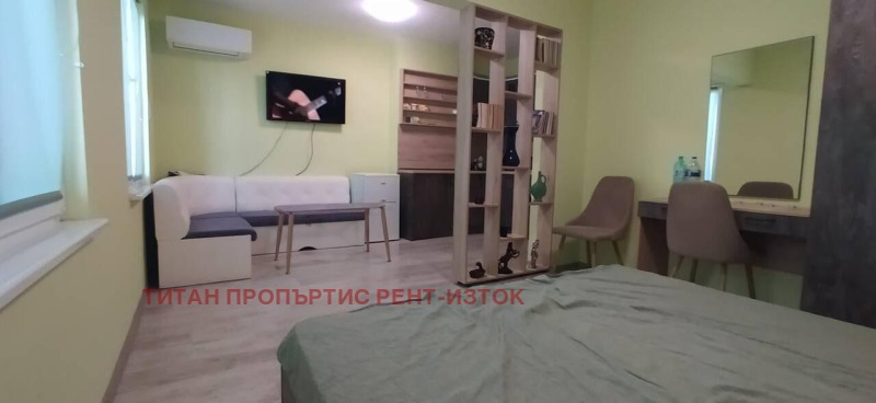 Kiadó  Stúdió Burgas , Vazrazsdane , 40 négyzetméter | 20991678