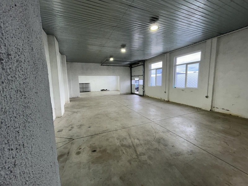 Дава под наем СКЛАД, гр. Карлово, област Пловдив, снимка 2 - Складове - 53187125