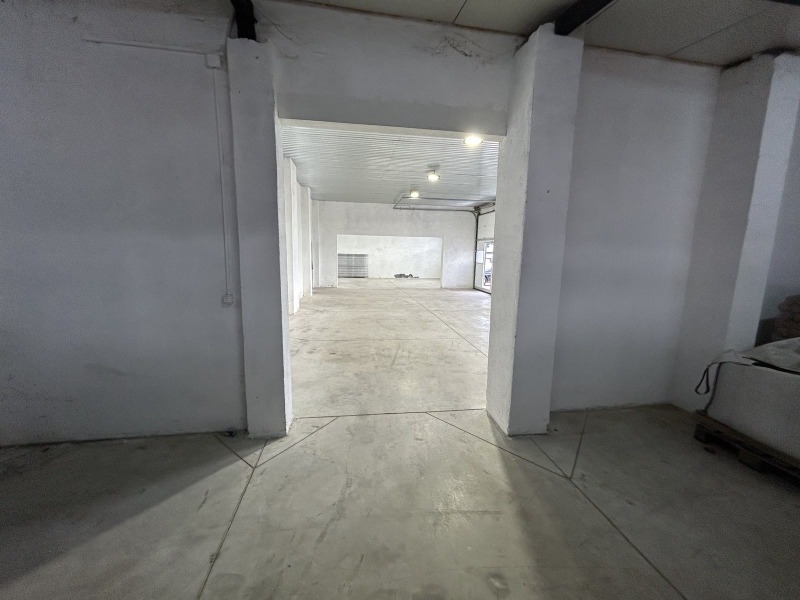 Дава под наем СКЛАД, гр. Карлово, област Пловдив, снимка 4 - Складове - 53187125